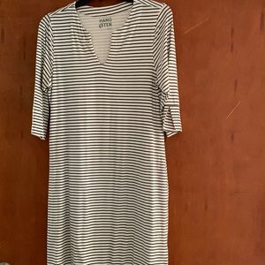 Casual dress with pockets